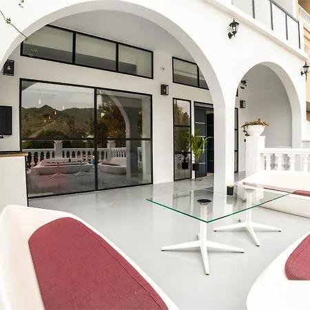 Novaotel Homestay